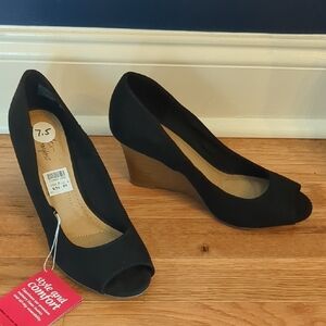 Dexflex Comfort Black Peep-Toe Wedges